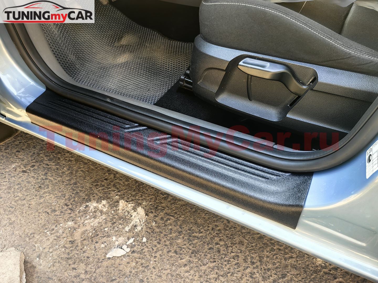 Накладки на внутренние пороги дверей для Ford Focus II 2005-2010