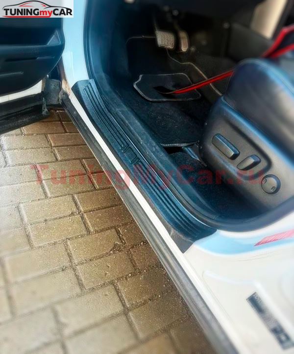 Накладки на внутренние пороги дверей для Toyota Rav4 2018+