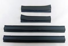 Накладки на внутренние пороги дверей БЕЗ СКОТЧА Chevrolet Niva 2002-2008, Chevrolet Niva Bertone 2009-2019, Lada (ВАЗ) Niva 2020-, Niva Travel 2020-