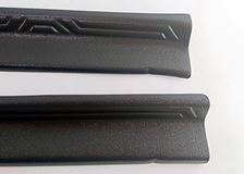 Накладки на внутренние пороги дверей БЕЗ СКОТЧА Chevrolet Niva 2002-2008, Chevrolet Niva Bertone 2009-2019, Lada (ВАЗ) Niva 2020-, Niva Travel 2020-