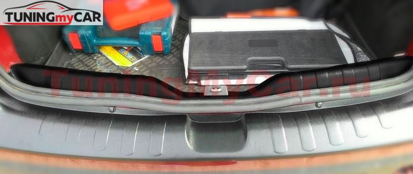 Накладка на порожек багажника со скотчем для Renault Sandero Stepway 2009-2013