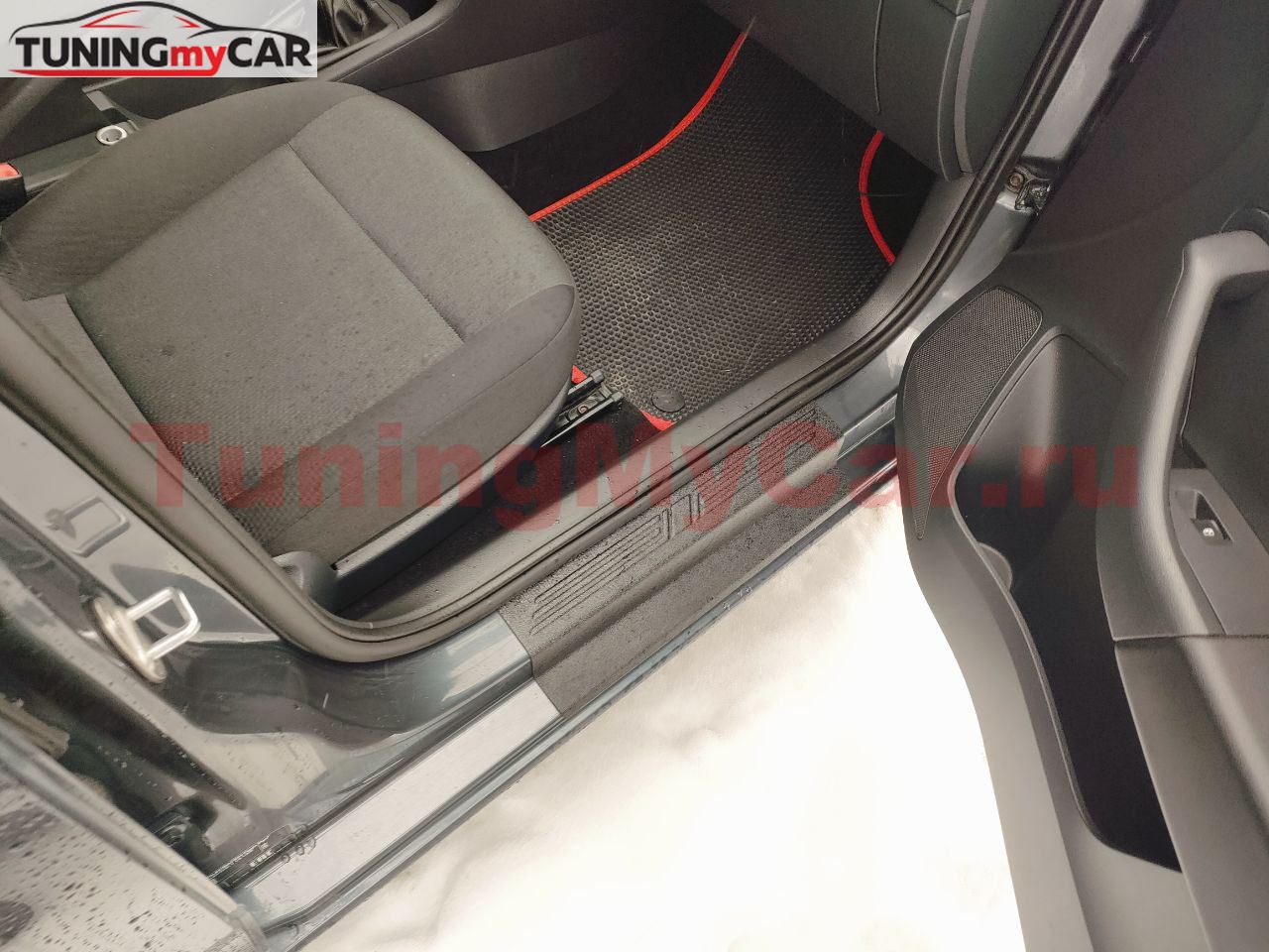 Накладки в проем дверей со скотчем для Volkswagen Polo (6 поколение) 2020-/ Skoda Rapid (1,2 поколение) 2012-