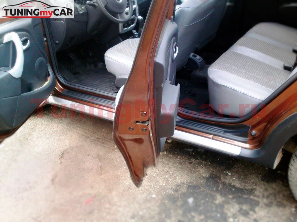 Накладки на внутренние пороги дверей Renault Sandero 2009-2013, Sandero Stepway 2009-2013