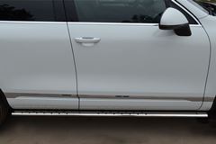 Защита порогов 75х42 с проступью для Volkswagen Touareg 2010-2013