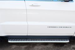 Пороги труба D42 с листом (Лист алюм,проф. нерж)(Вариант1) для Jeep Grand Cherokee 2013-